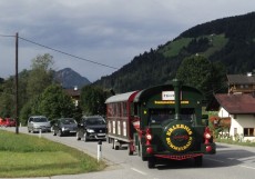 Die Wildschönauer Bummelbahn bei Oberau. 